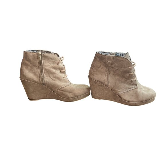 (6 for $25) Merona Retro Lace Up Wedge Bootie in Tan Size 6.5 - Picture 3 of 8